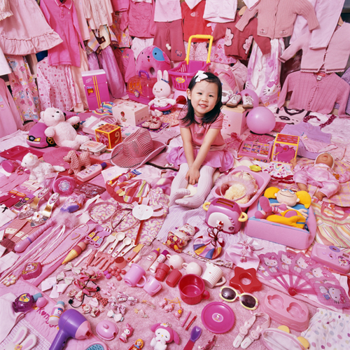 http://www.jeongmeeyoon.com/images/pink/Seohyun%20and%20Her%20Pink%20Things_m.jpg