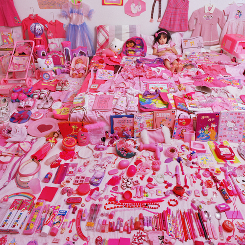 http://www.jeongmeeyoon.com/images/pink/Seowoo%20and%20Her%20Pink%20Things_m.jpg